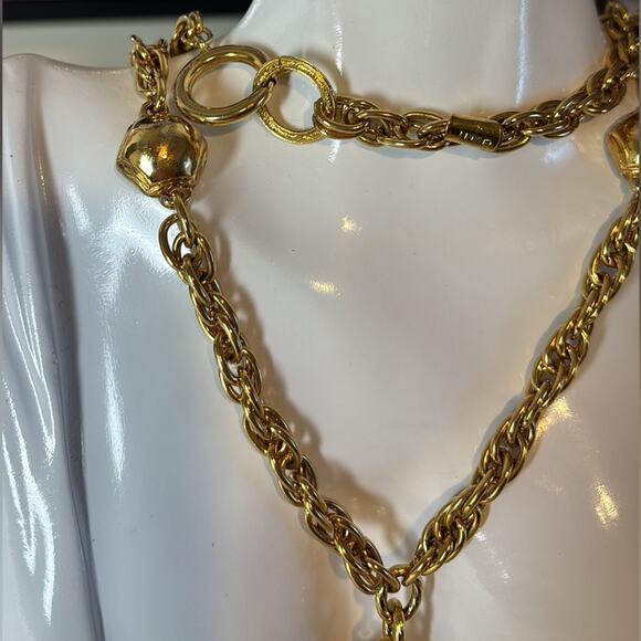 CHANEL Gold plated CC LOGOS Round Vintage Chain Elegant Necklace Pendant - Picture 5 of 12